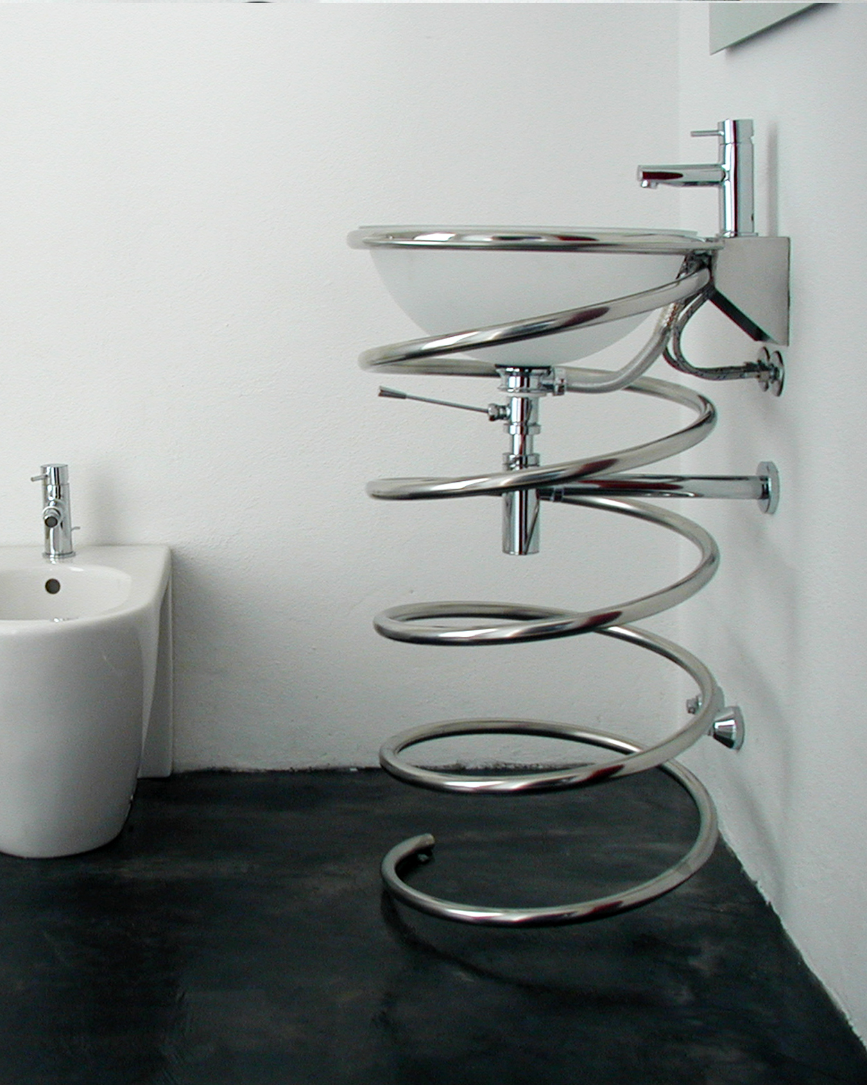 lavabo design simone casarotto acciaio inox molla spring triade design bathroom fun washbasin